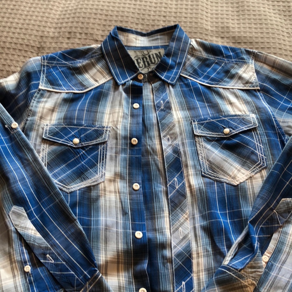 Long sleeve rerun shirt.